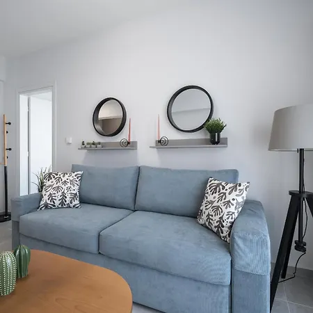 Damon's - 2 Bedrooms Apartment *